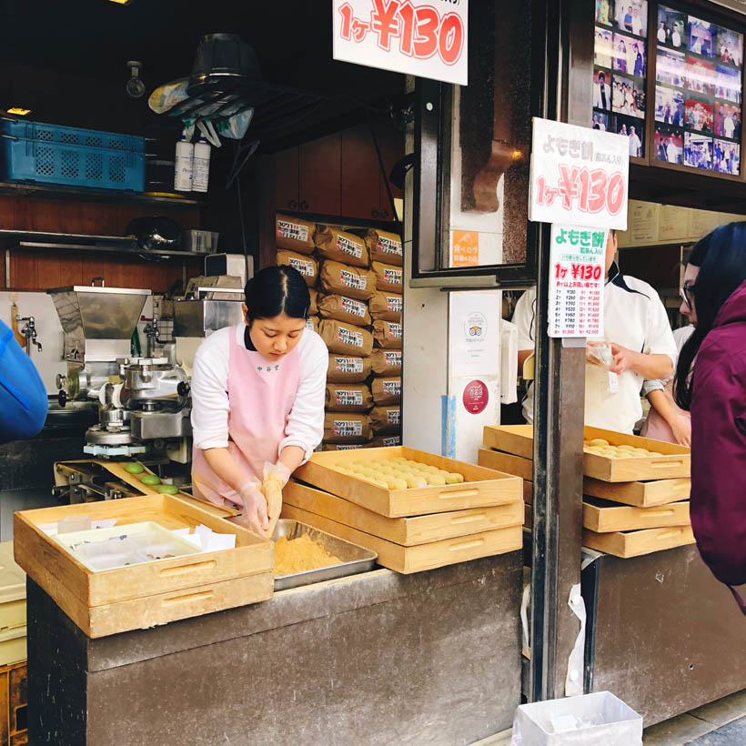 A store which shows the mochi making process.