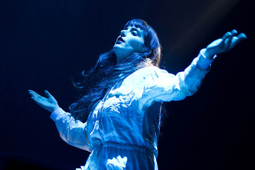 Austra live in de Lotto Arena in Antwerp, België op 21 november 2012