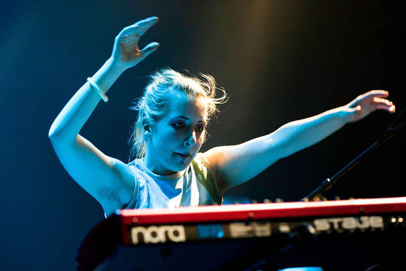 Austra live in de Lotto Arena in Antwerp, België op 21 november 2012