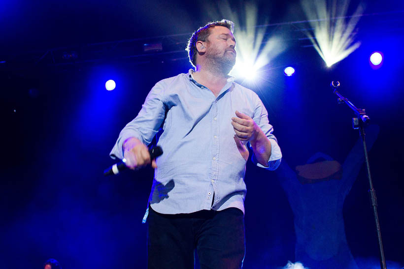 Elbow liveop Rock-A-Field in Roeser, Luxemburg on 26 juni 2011
