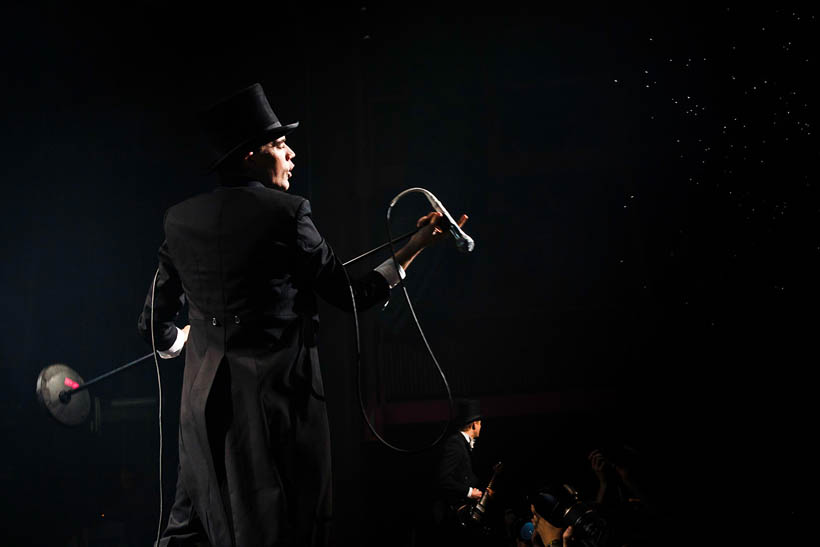 The Hives live in de Ancienne Belgique in Brussel, België op 9 december 2012