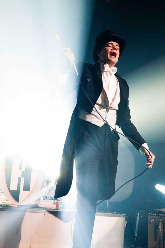 The Hives live in de Ancienne Belgique in Brussel, België op 9 december 2012