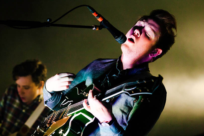 Two Door Cinema Club live in de Orangerie in de Botanique in Brussel, België op 26 november 2012